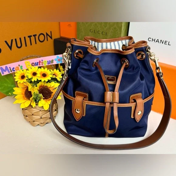🆕DOONEY & BOURKE Drawstring Bucket Bag ~Navy blue~ - Picture 4 of 17